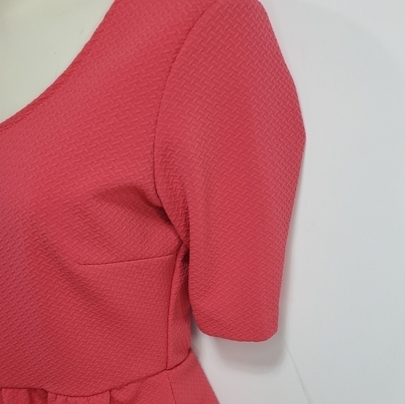 Daisy Fuentes Peplum Short Sleeve Coral Top - Picture 4 of 7